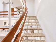Treppenaufgang 2 ***Familiengl�ck mit Garten: Modernisiertes Reiheneckhaus in sch�ner Lage***