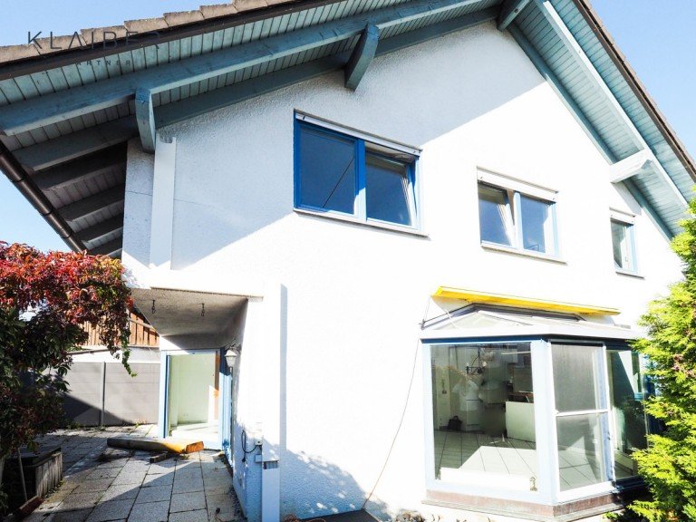 S�d-Hausansicht Schw�bisch Gm�nd Doppelhaush�lfte Sch�nes Doppelhaus mit Kachelofen, Einbauk�che, Terrasse, TG mit Platz f�r 3 Autos !!!