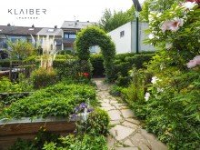 Eingang Garten Reihenhaus mit sch�nem Garten und 2 Garagen sucht junge Familie !!!