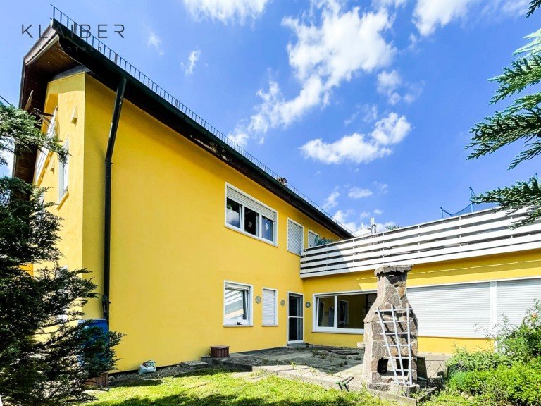 Ansicht S�d Gruibingen Mehrfamilienhaus Gro�e Familie, Generationen Wohnen sch�nes Mehrfamilienhaus mit gro��m Garten,Terrasse, Dachterrasse