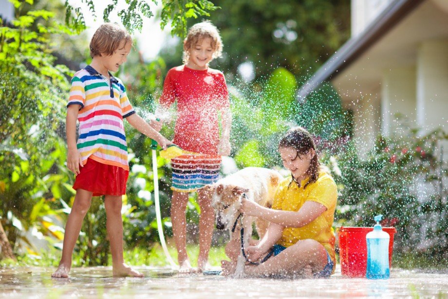 Familie mit Hund Willkommen Mehrfamilienhaus Gruibingen