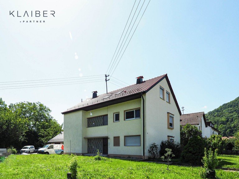 Hausansicht Kuchen Etagenwohnung NEU Generationen-Wohnen: 2 Wohnungen - tolle 3+4-Zi.-WG mit Garagen, Stellplatz und gro�em Garten !