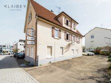 Hof mit Parkpl�tzen 