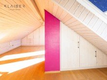 Schlafzimmer DG Sch�nes Doppelhaus mit Kachelofen, Einbauk�che, Terrasse, TG mit Platz f�r 3 Autos !!!